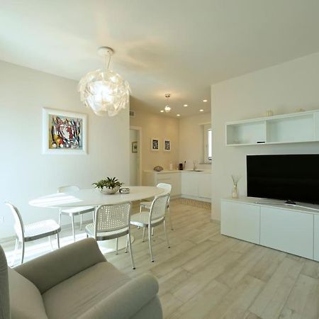 Luxury Apartament Con Garage Vista Mare Alassio Per 6 Persone Exterior photo