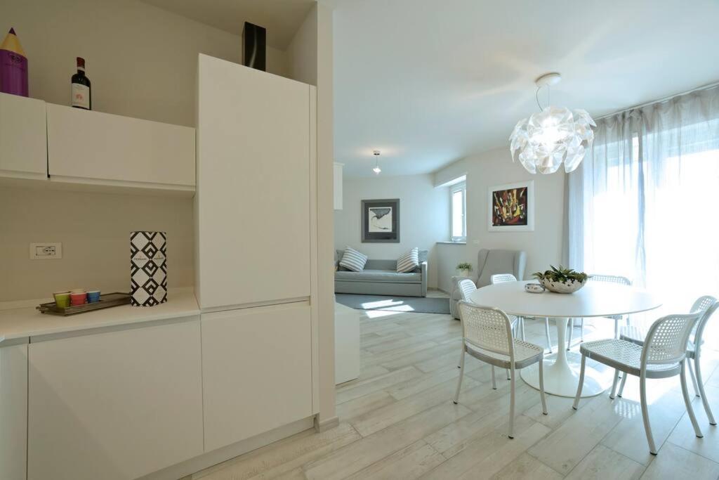 Luxury Apartament Con Garage Vista Mare Alassio Per 6 Persone Exterior photo