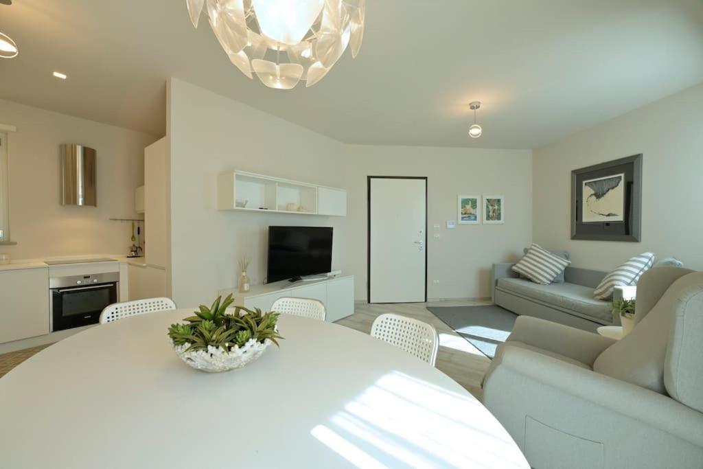 Luxury Apartament Con Garage Vista Mare Alassio Per 6 Persone Exterior photo