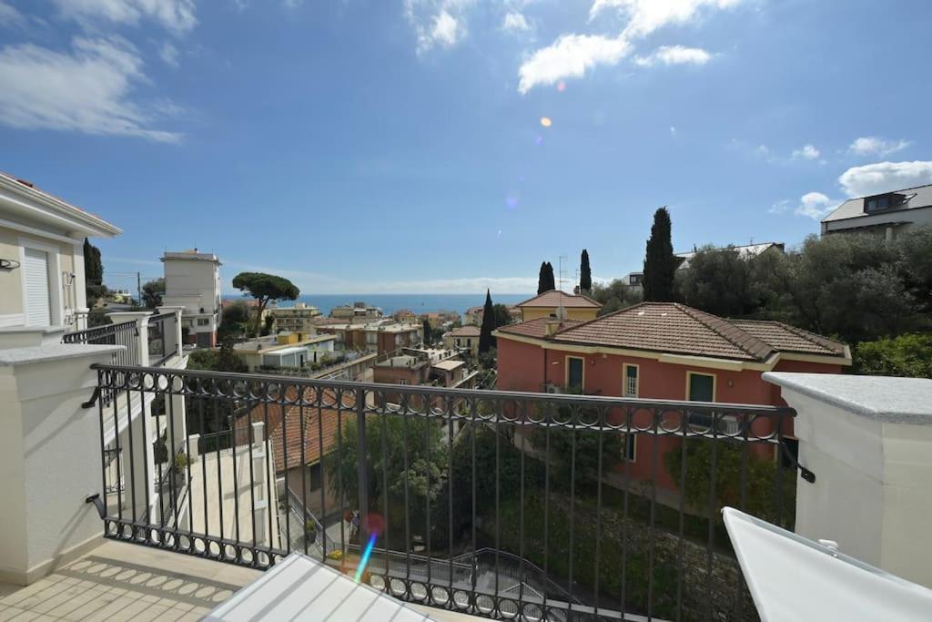 Luxury Apartament Con Garage Vista Mare Alassio Per 6 Persone Exterior photo